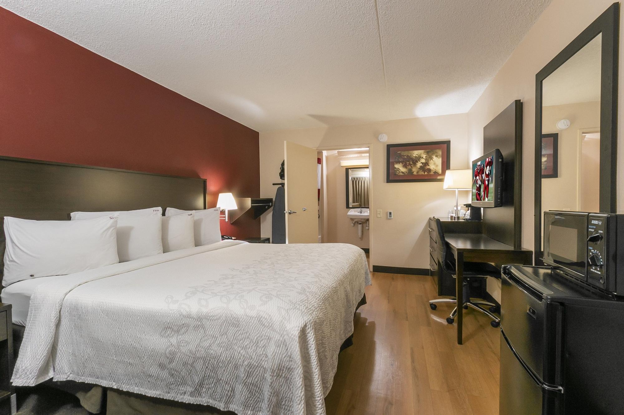 Red Roof Plus+ - Meadowlands Hotel Secaucus