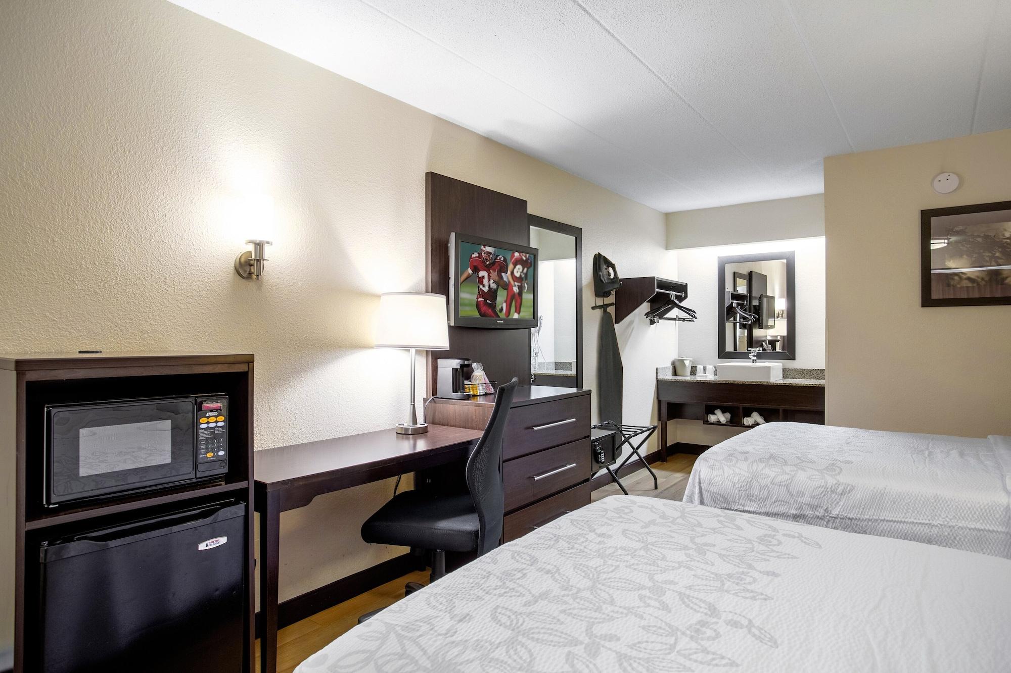 Red Roof Plus+ - Meadowlands Hotel 3*