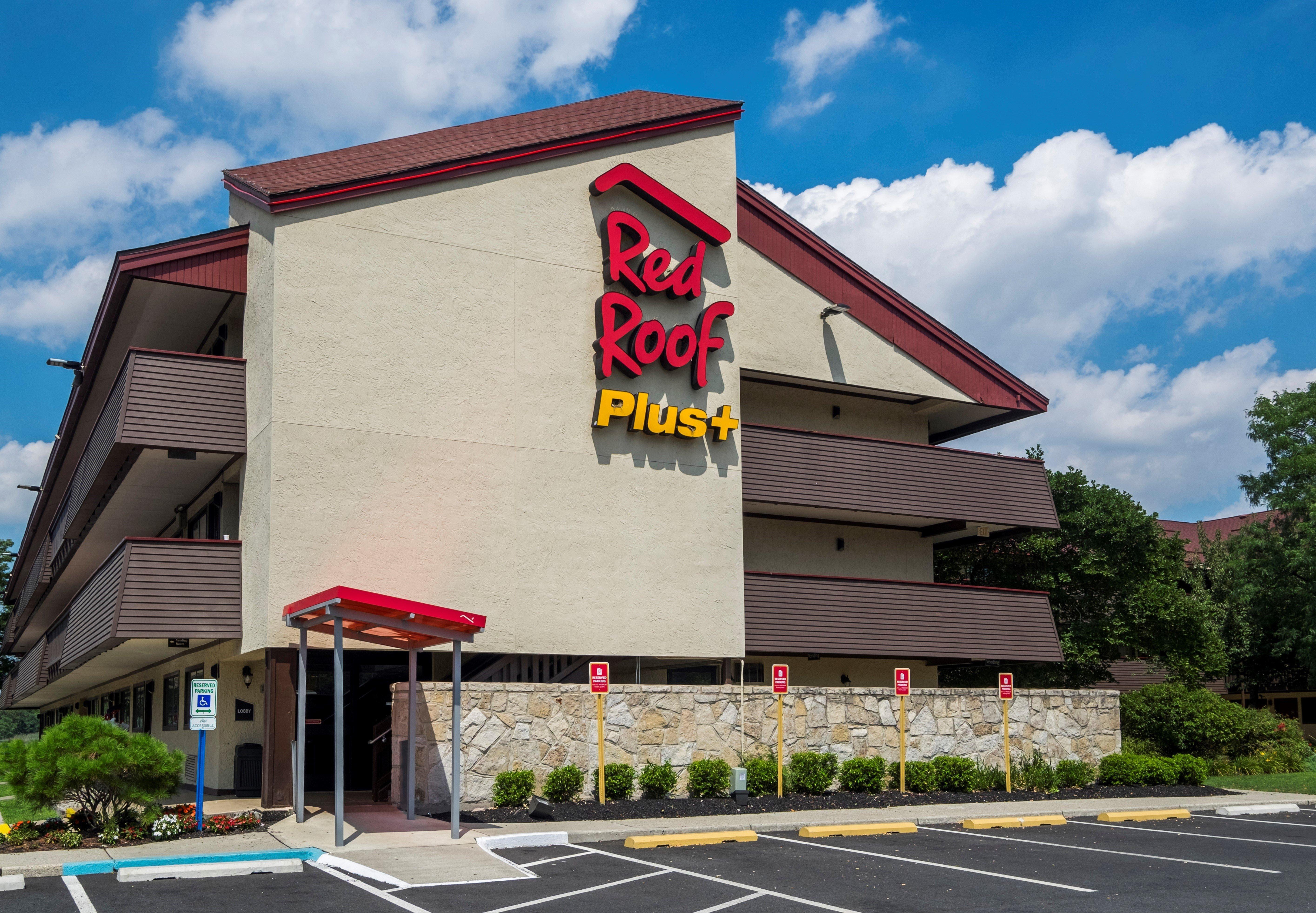 Red Roof Plus+ - Meadowlands 3*