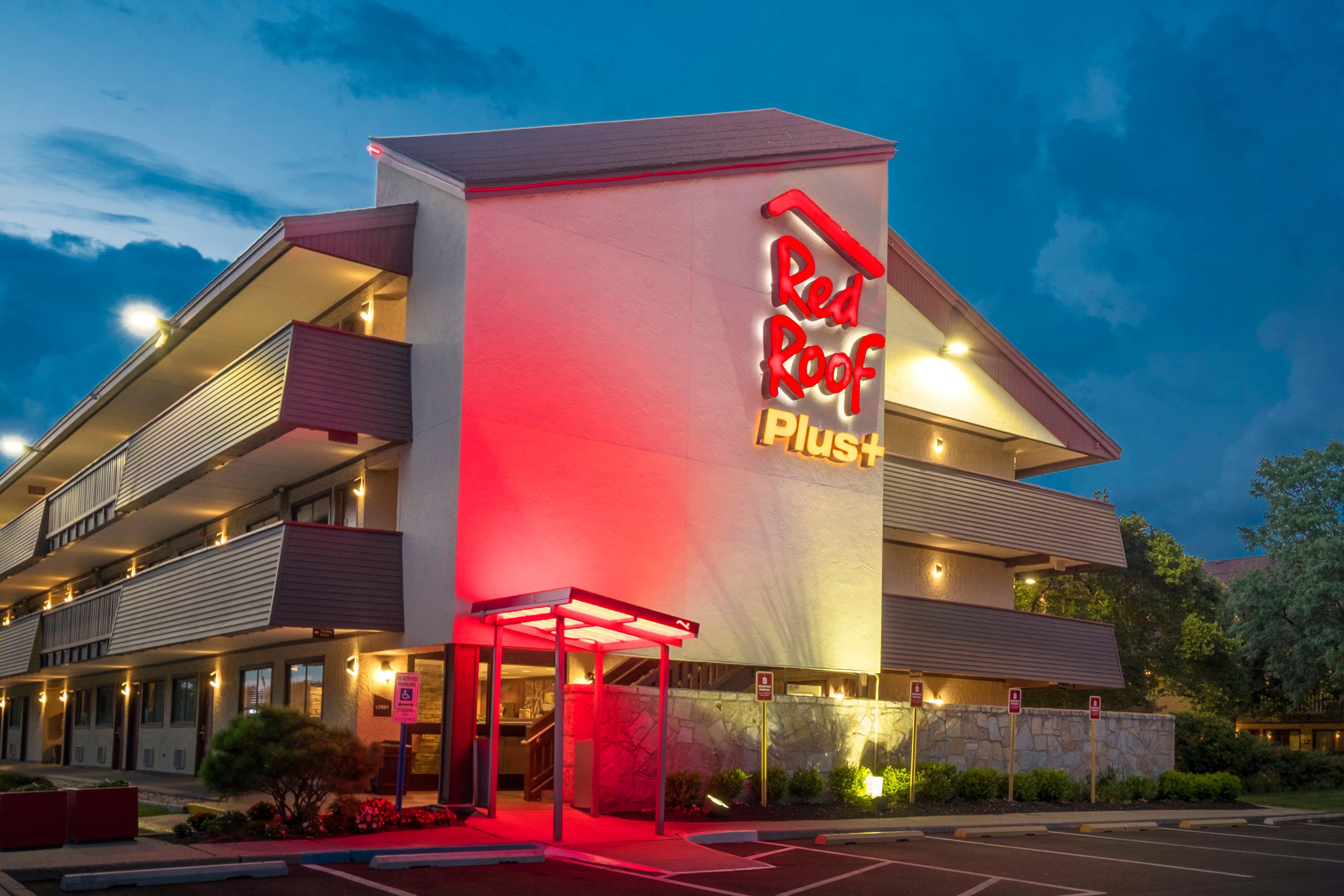 Red Roof Plus+ - Meadowlands Hotel 3*