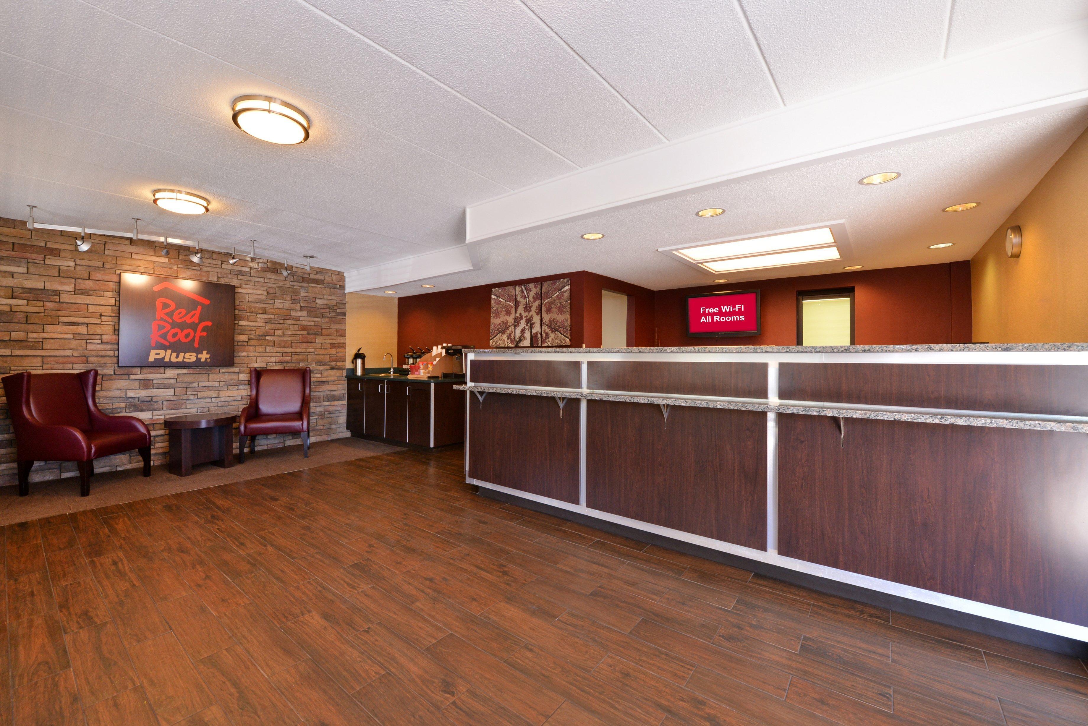 Red Roof Plus+ - Meadowlands Hotel 3*