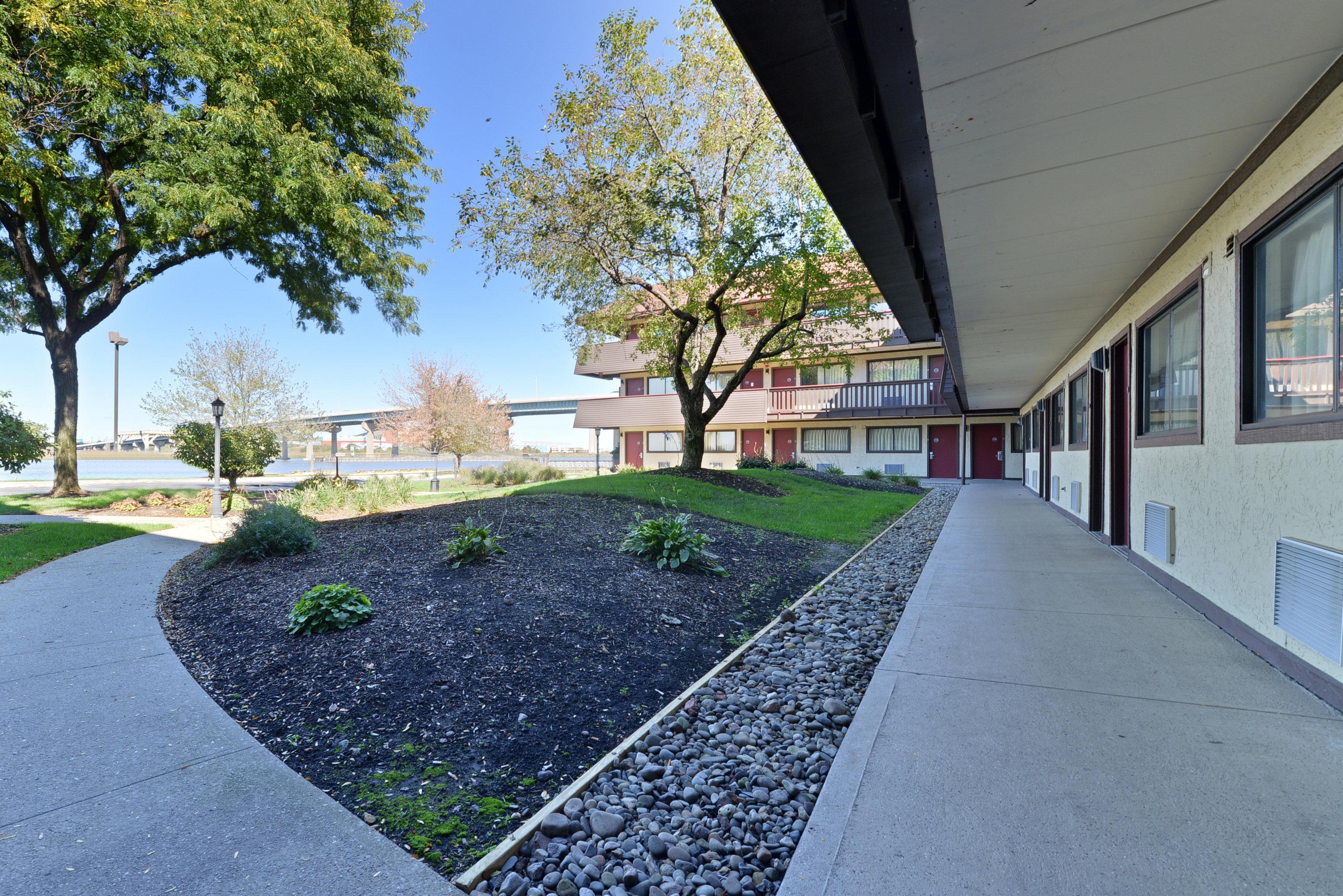 Hotel Red Roof Plus+ - Meadowlands 3*