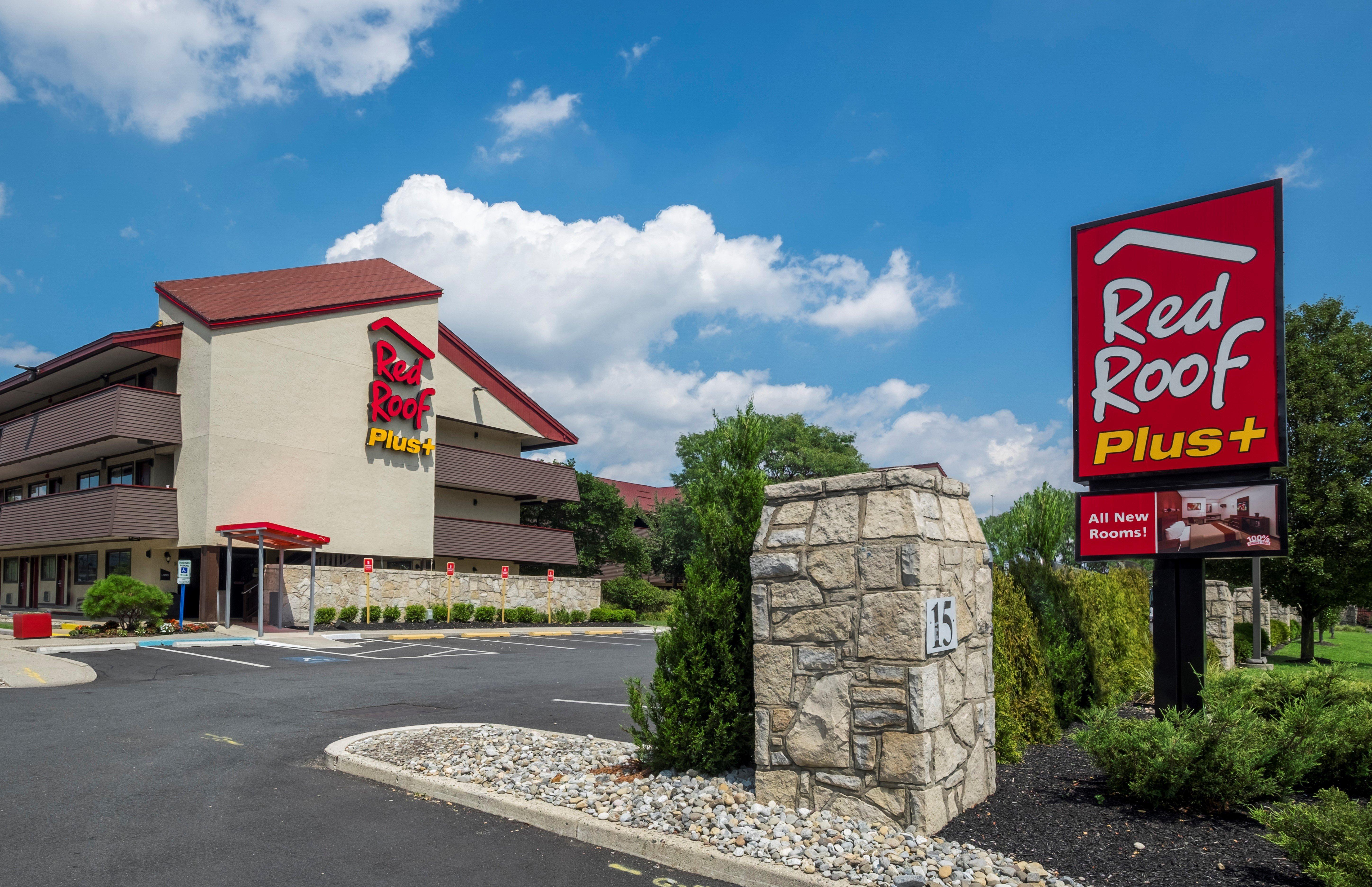 Red Roof Plus+ - Meadowlands Hotel Secaucus