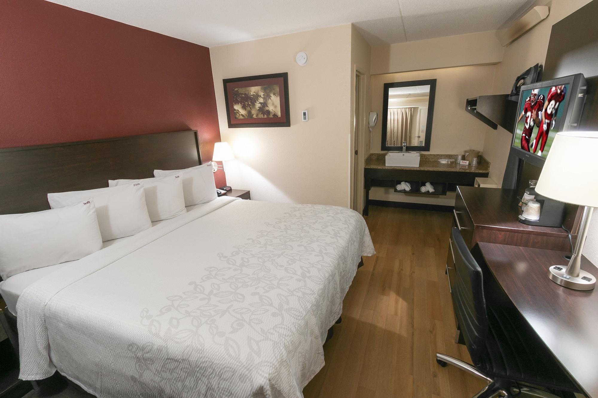 Red Roof Plus+ - Meadowlands Hotel Secaucus