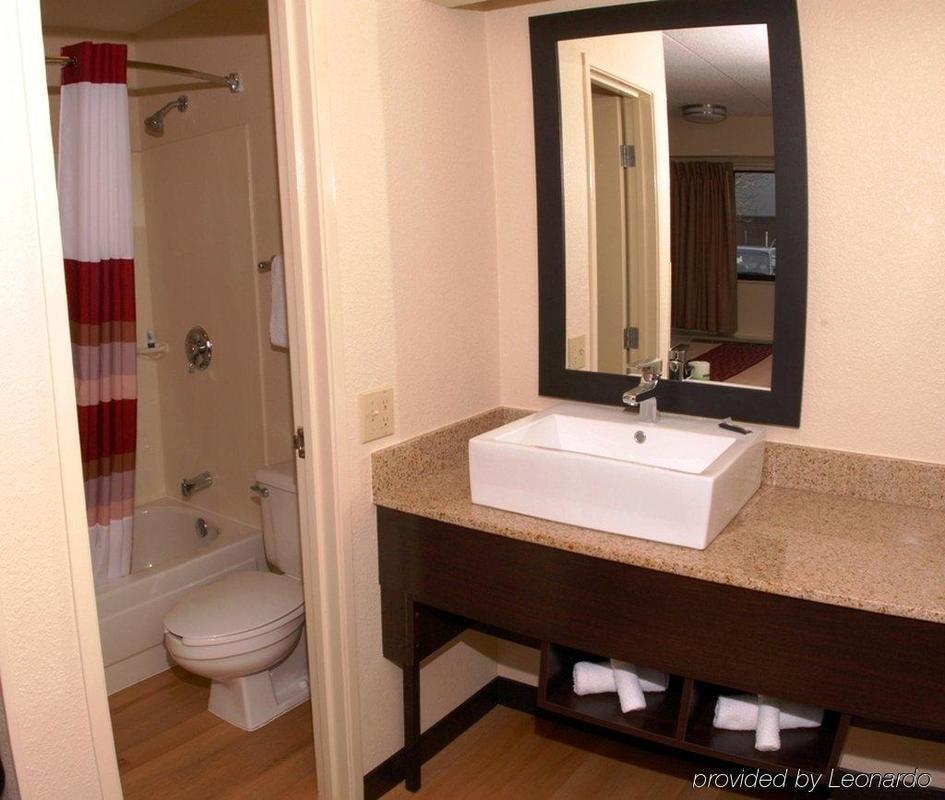 Red Roof Plus+ - Meadowlands Hotel 3*