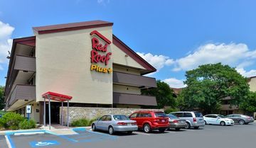 Red Roof Plus+ - Meadowlands Hotel 3*