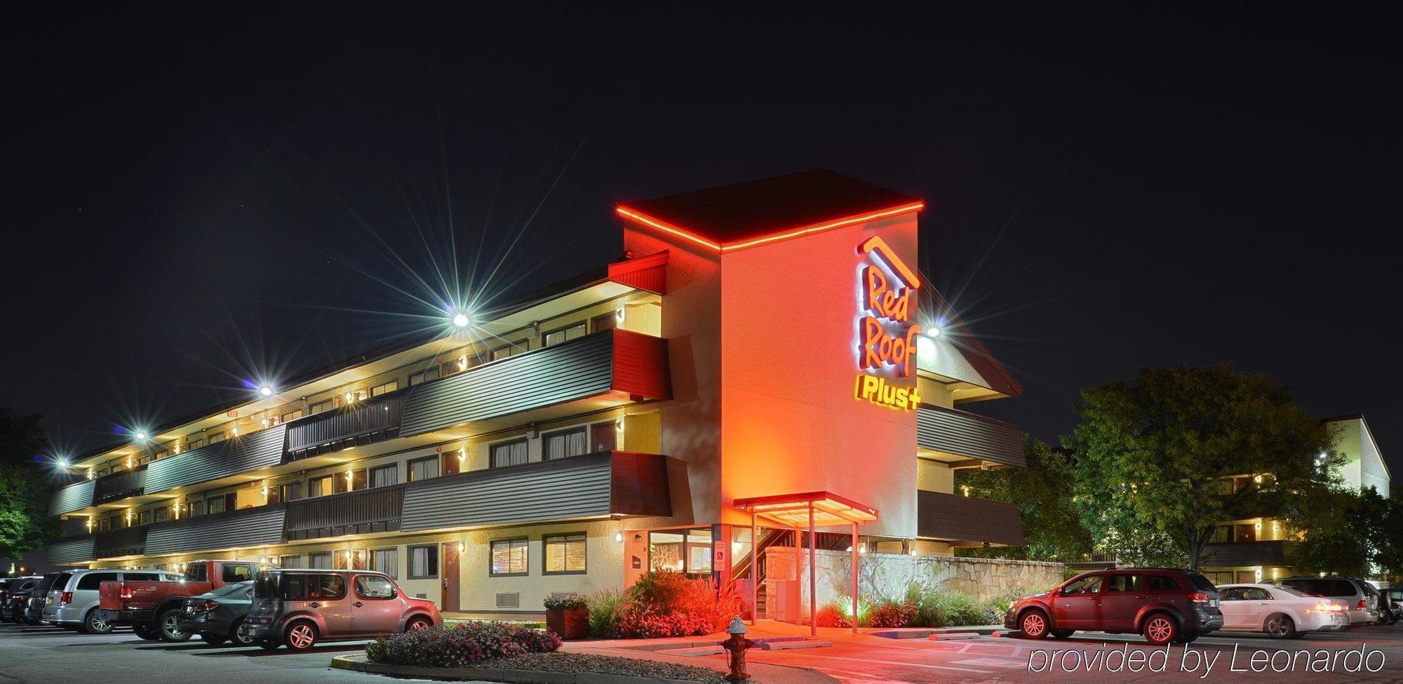 Red Roof Plus+ - Meadowlands Hotel 3*
