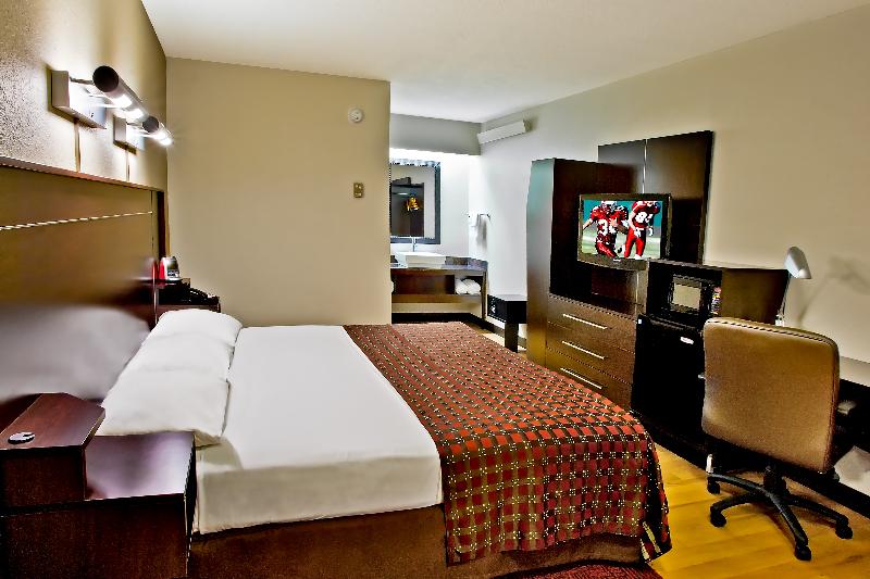 Red Roof Plus+ - Meadowlands Hotel 3*
