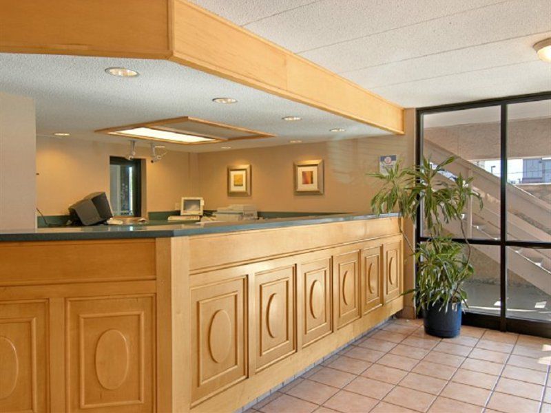 Red Roof Plus+ - Meadowlands Hotel 3*
