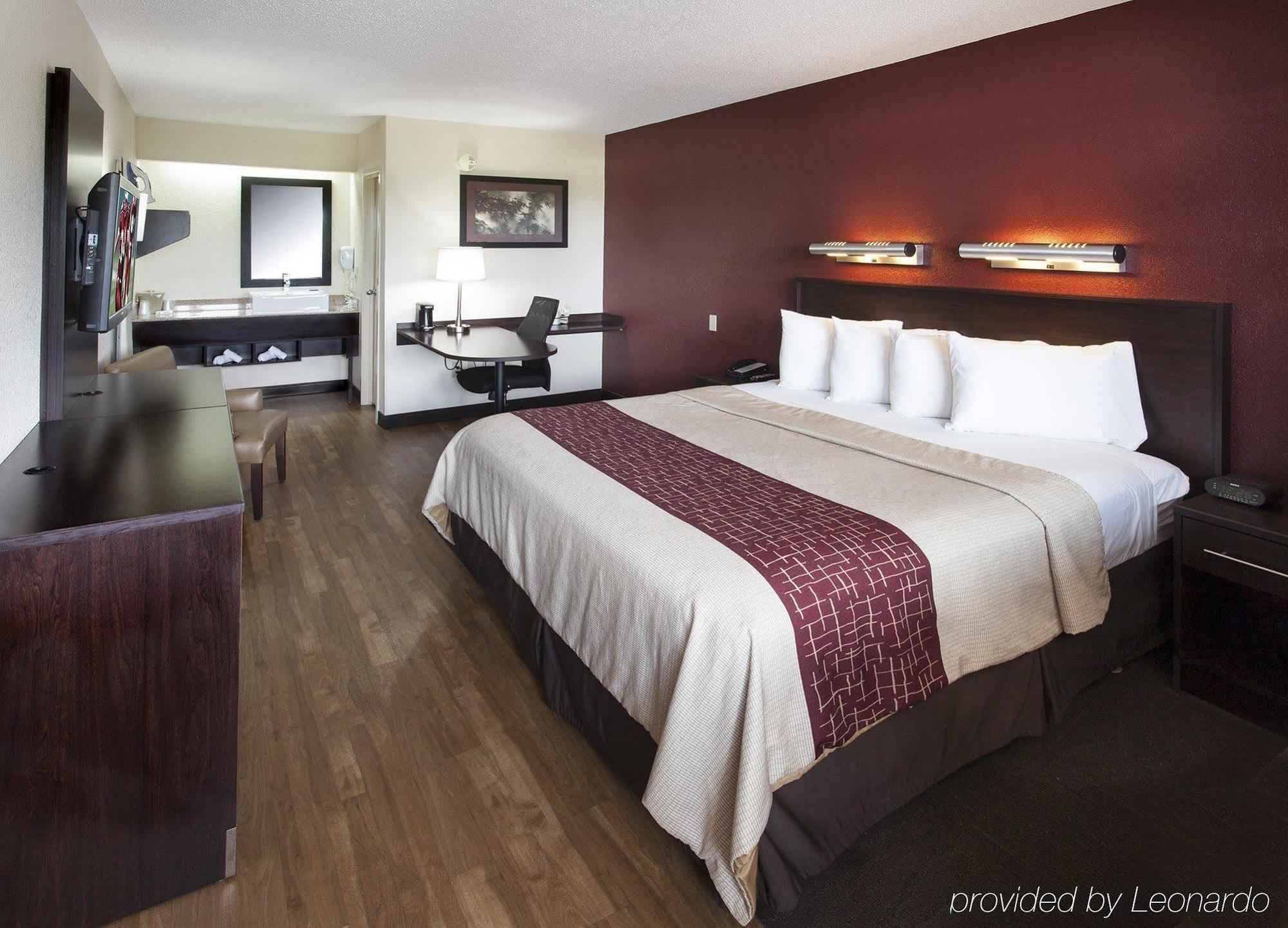 Red Roof Plus+ - Meadowlands 3*