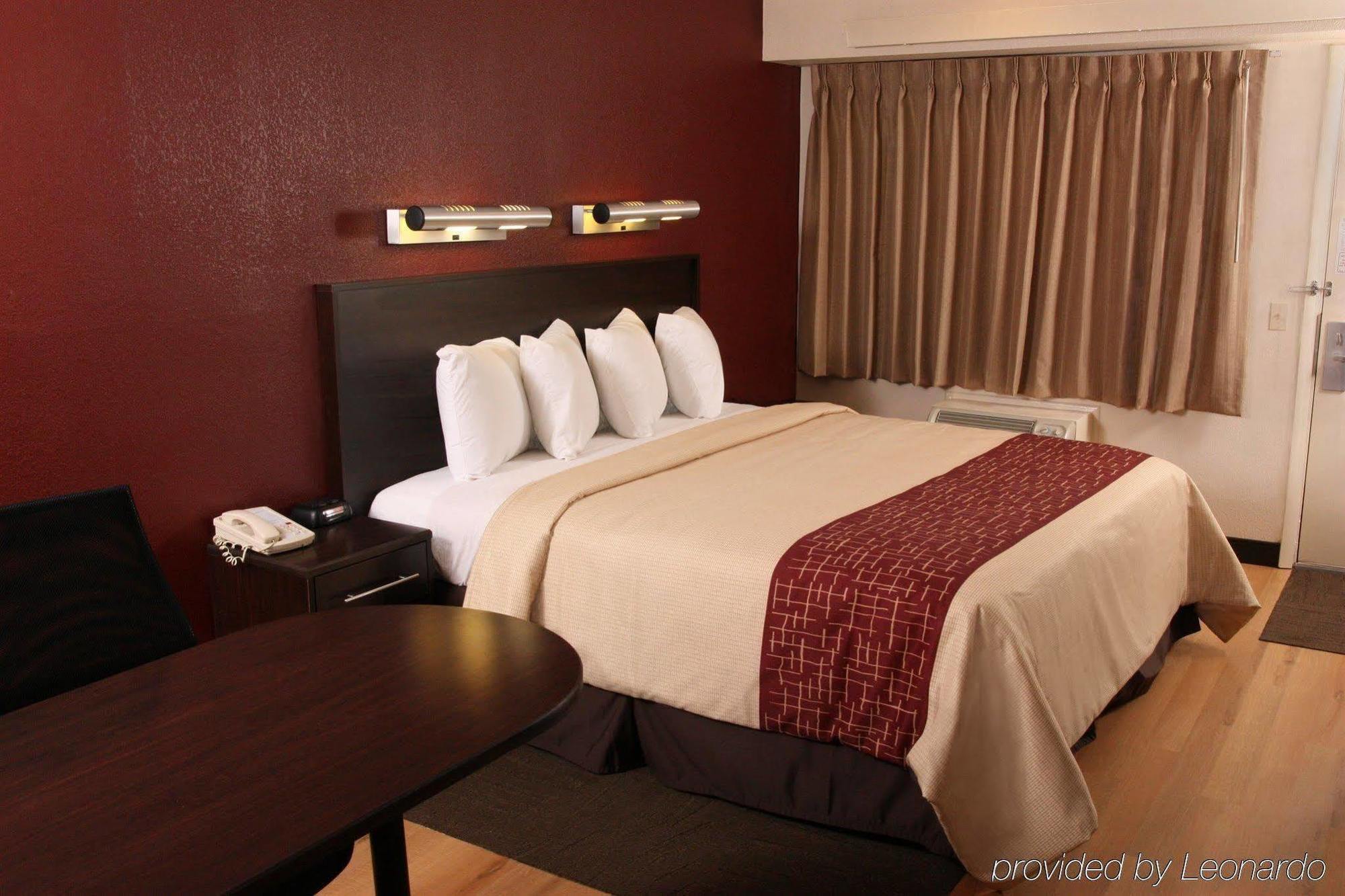 Red Roof Plus+ - Meadowlands Hotel Secaucus