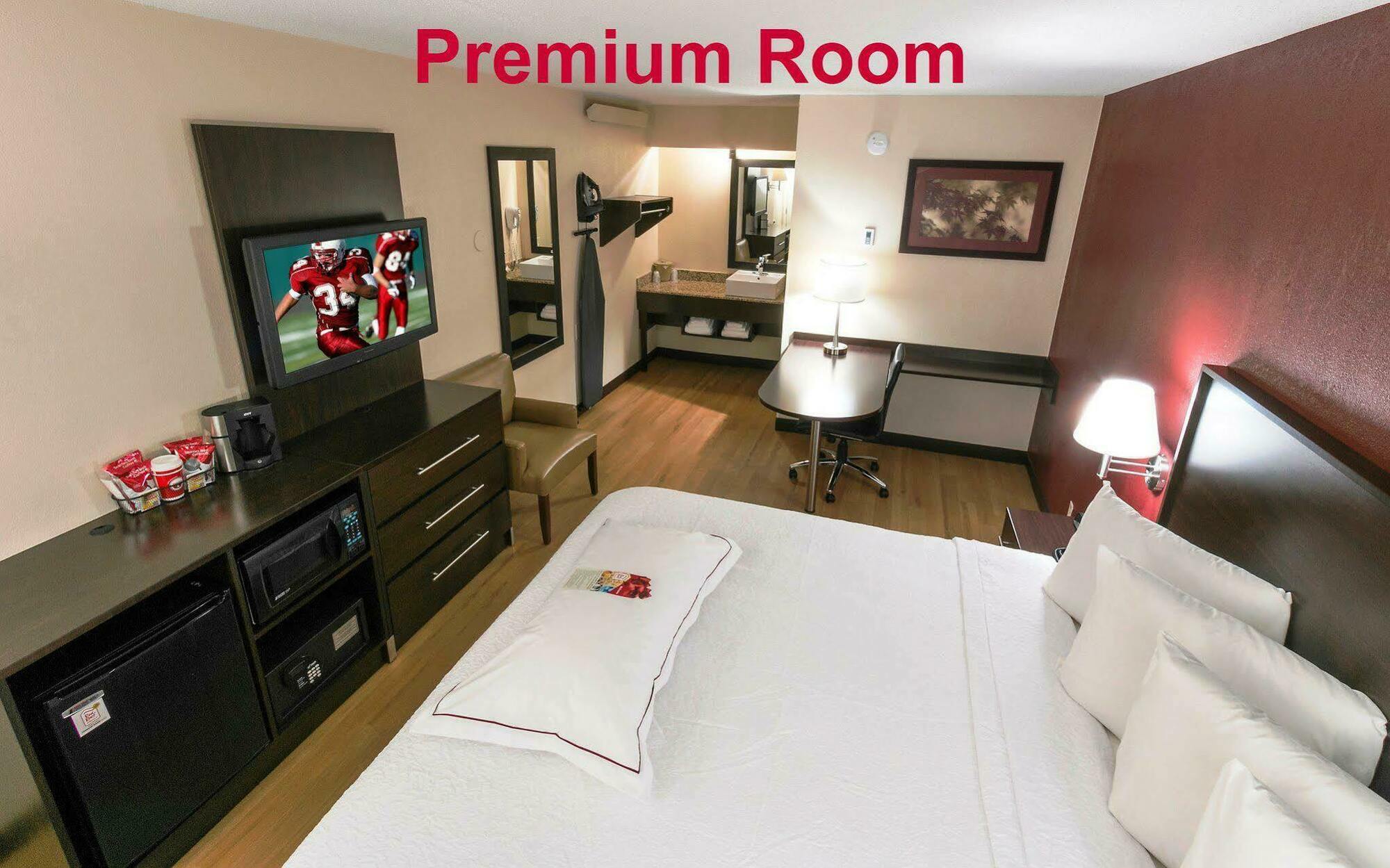 Hotel Red Roof Plus+ - Meadowlands