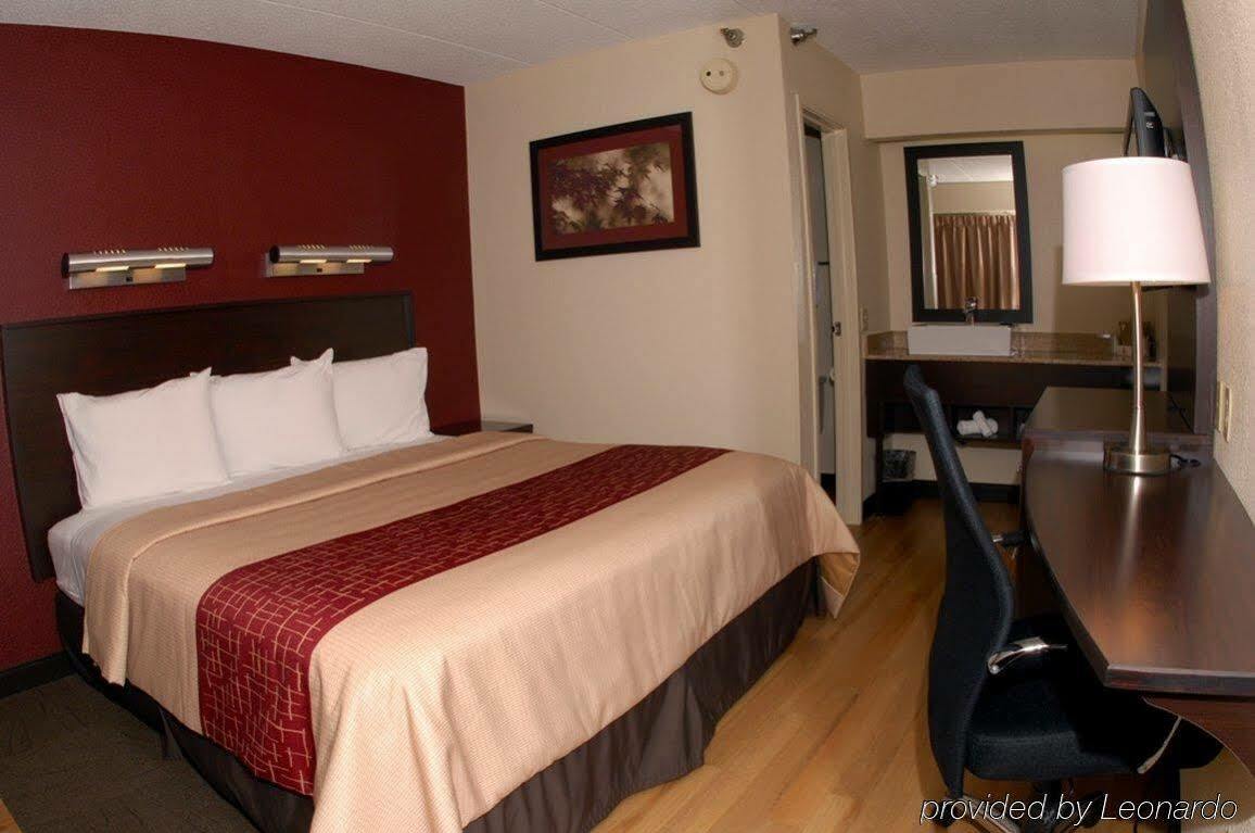 Red Roof Plus+ - Meadowlands Hotel 3*