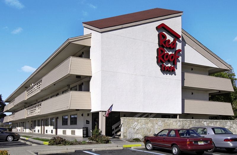 Red Roof Plus+ - Meadowlands