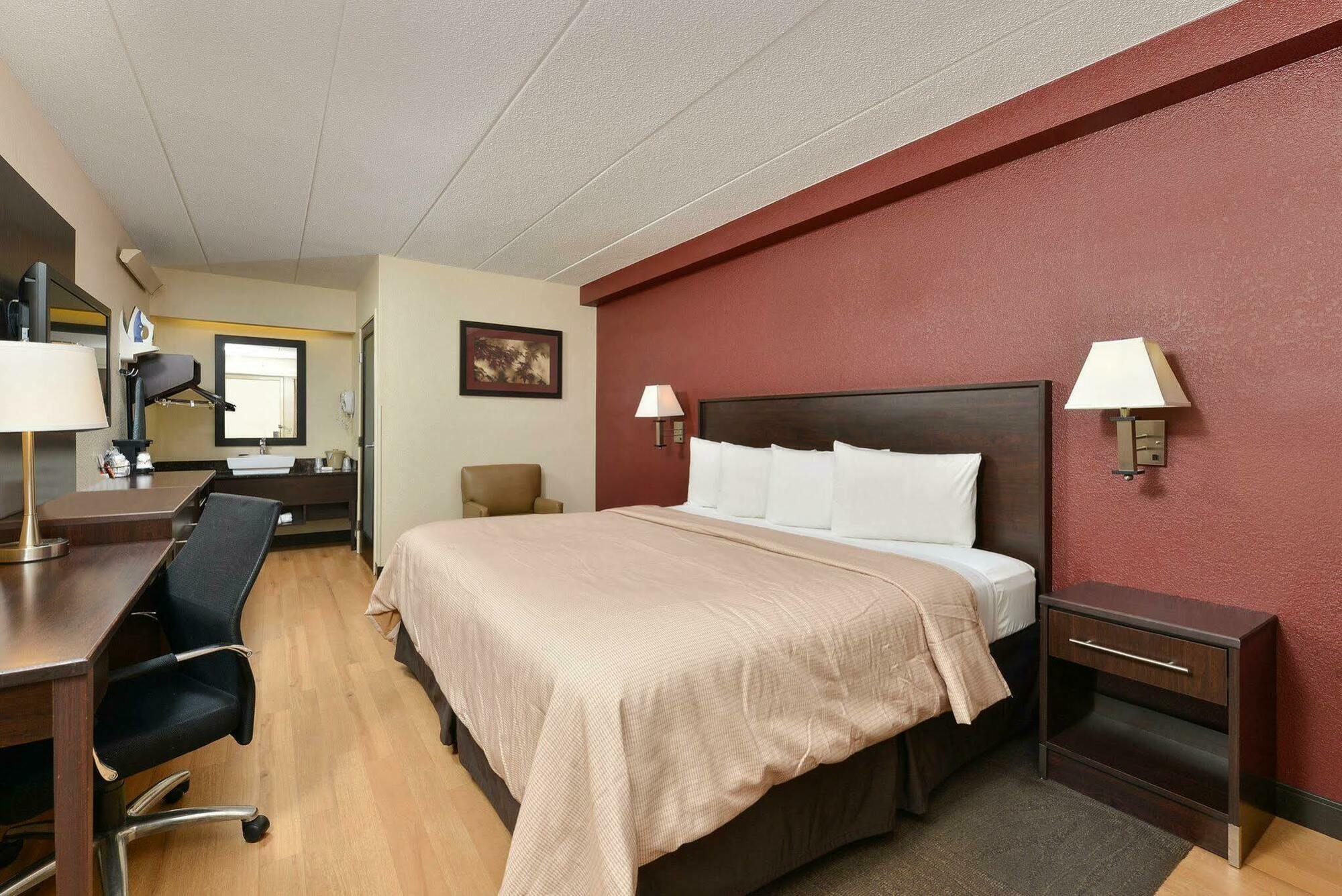 Red Roof Plus+ - Meadowlands 3* Secaucus